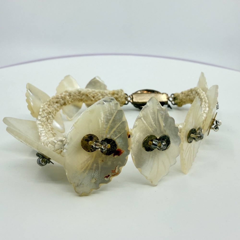 VTG Carved Mother of Pearl Shell Leaf Braided Cord Bracelet Cream Pearl Clasp - Picture 3 of 12